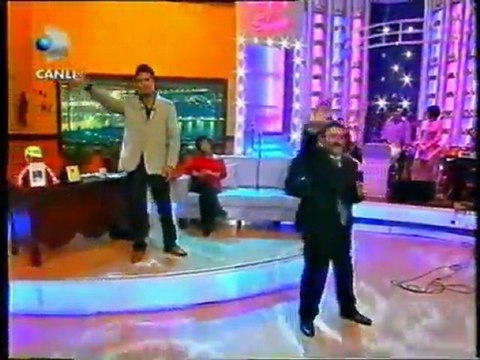 BEYAZ SHOWDA SELAHATTİN ÖZDEMİR İNGİLİZCE İLK DEFA ARAMIZDA SIRA DAĞLAR