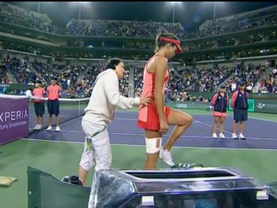 Sharapova sets up Azarenka showdown