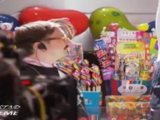 Russell Brand Destroys Photographer's Phone?