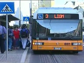 i nuovi autobus bianchi e rossi