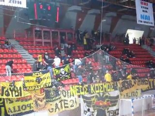 H είσοδος των οπαδών της ΑΕΚ στο "Δ.Τόφαλος" (Τελικός κυπέλλου)