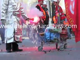 Les salariés de Florange manifestent devant le QG de campagne de Nicolas Sarkozy
