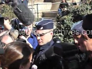 Les salariés de Florange manifestent devant la Tour Eiffel