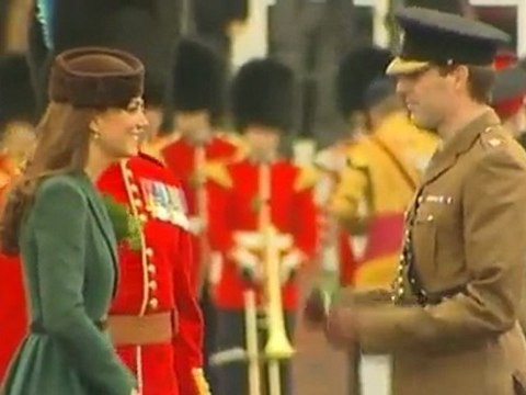 Kate presents shamrock to Irish Guards