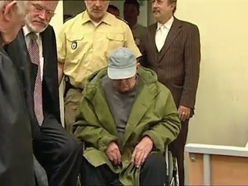 Morre criminoso nazista