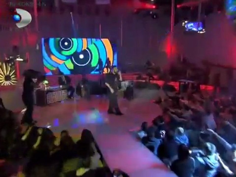 sagopa kajmer beyaz show giris studyo yikiliyo (golge haramileri) -