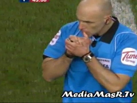 سقوط لاعب بولتون باتريس موامبا مصابا بأزمة قلبية - MediaMasr.Tv