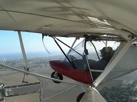 ULM AX3 en vol au dessus du Languedoc