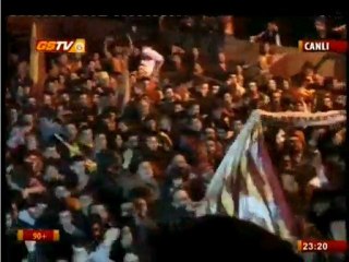 floryada taraftar kendinden geciyor...