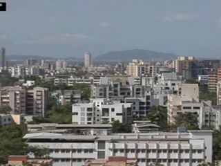 city & the running clouds