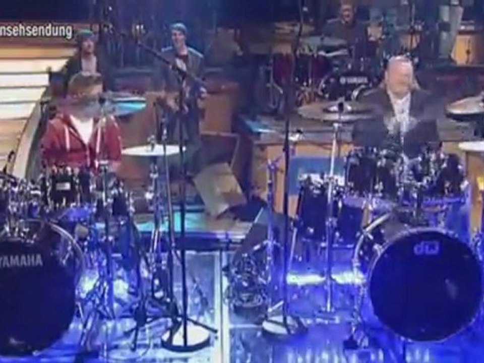 Justin Bieber Playing Drums on German TV - Nov. 15, 2011
