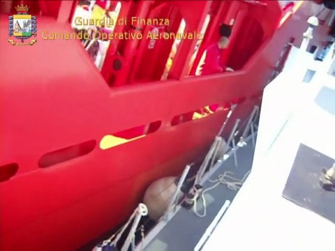 Lampedusa (AG) - Barcone soccorso, cinque cadaveri‎ a bordo 2 (17.03.12)