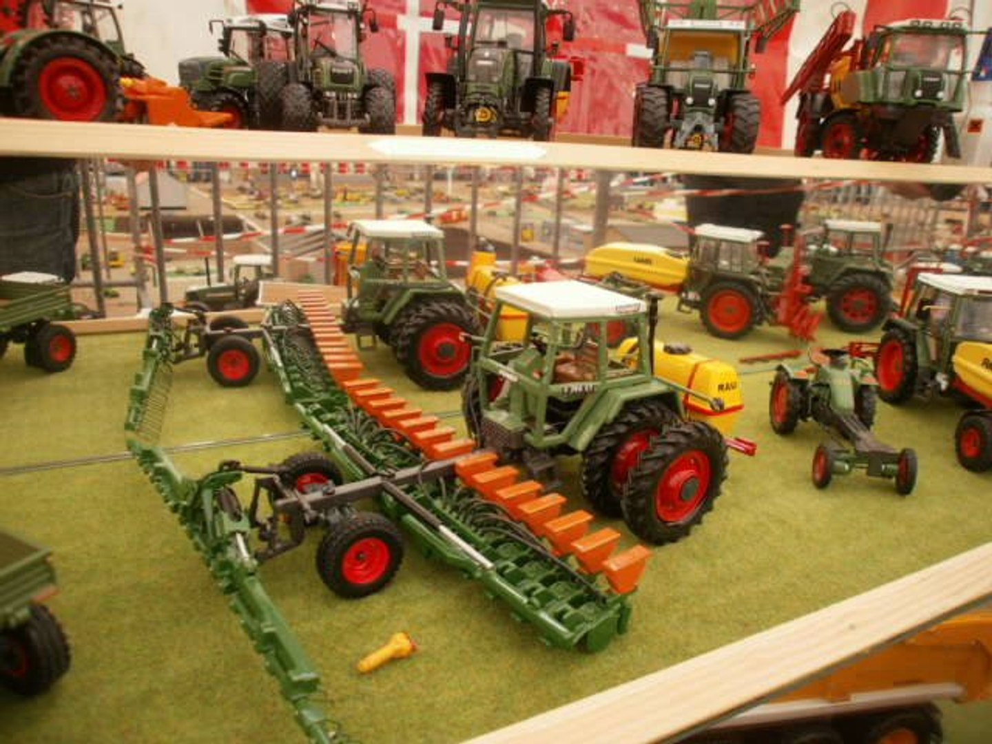 expo miniatures agricoles a tournai le 11mars 2012 - Vidéo Dailymotion