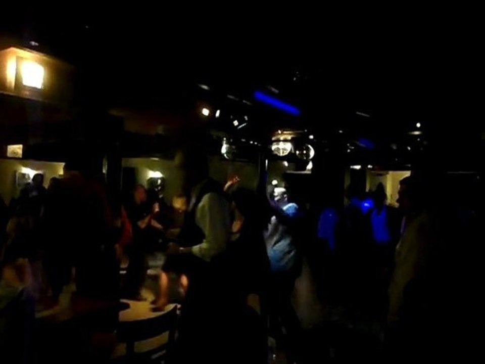 extrait vidéo piste de danse et ces boules de facettes