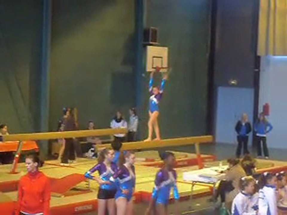 Eline competion gym - POUTRE [05-02-11]