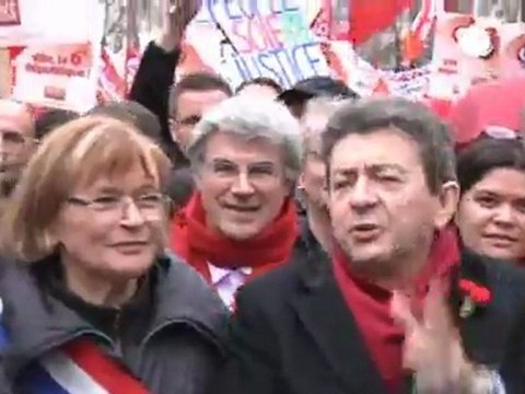 Fransa'da aşırı sol adayın popülaritesi artıyor