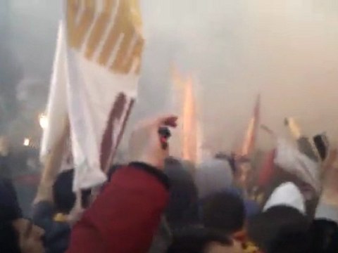 Galatasaray taraftarı Floryada (meşale şov)