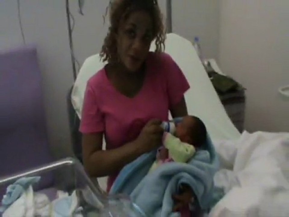 La poetesse Nathy Ebriet vous présente son fils né le 28 12 11 Paris