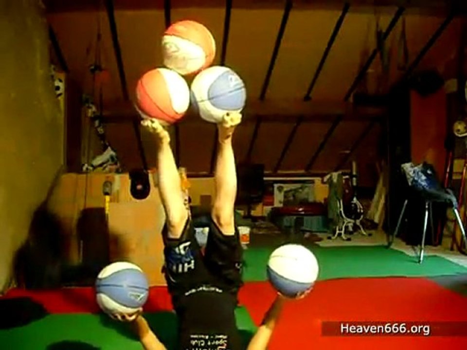 lady juggler