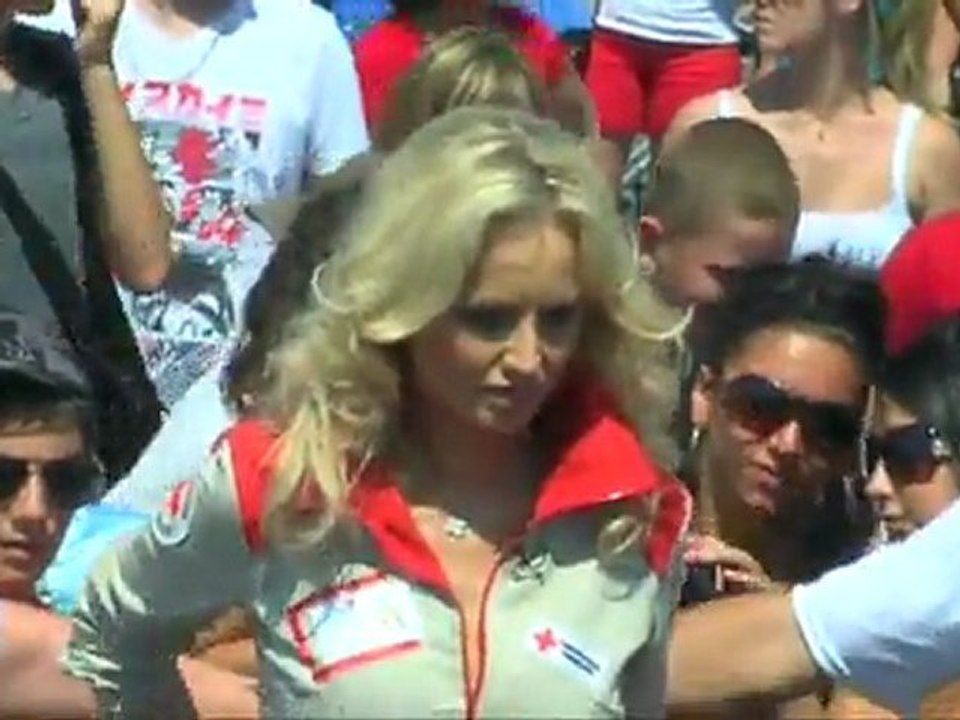 Adriana karembeu - Ambassadrice de la Croix-Rouge en visite à Alès