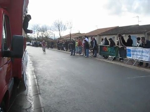 arrivée 1ère cat. à Leignes sur Fontainne