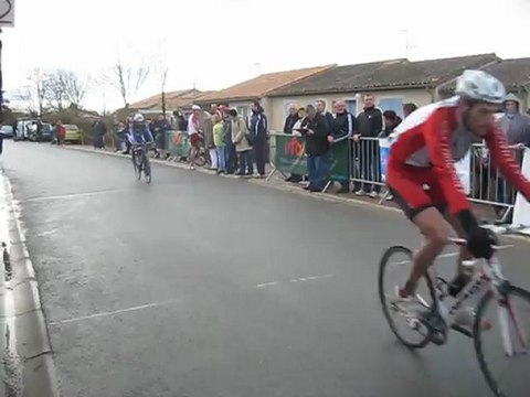arrivée 2ème cat. à Leignes sur Fontainne