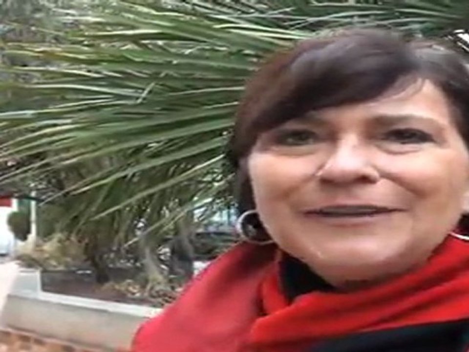 Mobilisation 2012 : Marie-Arlette Carlotti sur le terrain à Marseille pour François Hollande
