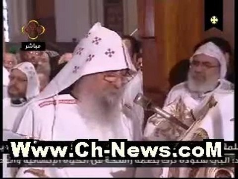 Messe de la fête de la Croix à la Cathédrale en présence du corps du Pape Shenouda III