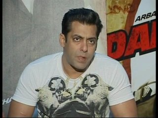 Salman Khan's Cracks Double Meaning Jokes - Bollywood News