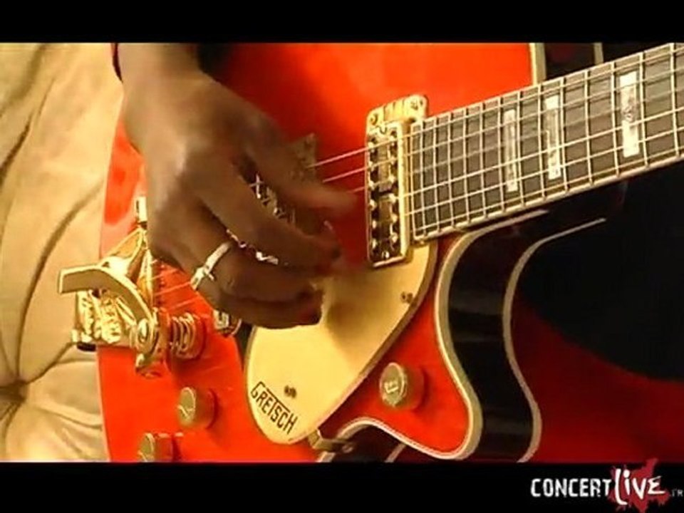 Fatoumata Diawara en session live