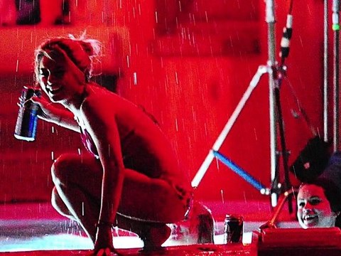 Vanessa Hudgens et Ashley Benson tournent une scène de cambriolage