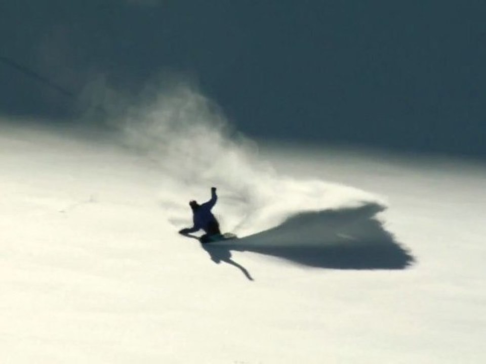 Comment surfer la poudreuse avec Snowboard Addiction