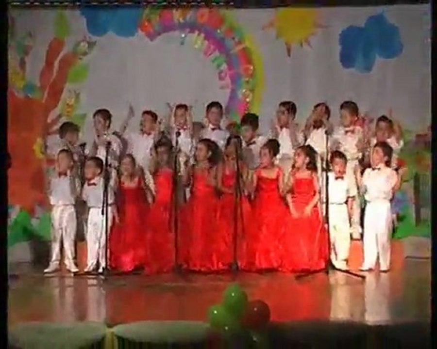 İpekböceği Anaokulu 2008-2009 Müsamere Koro-2