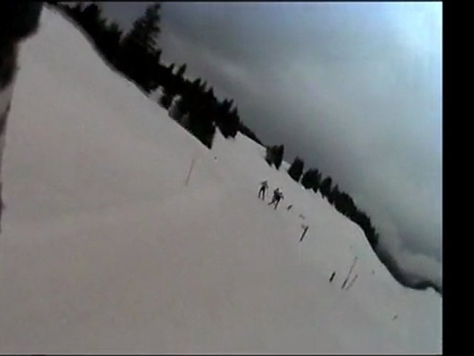 Marathon des Glières 12 : passage au mémorial