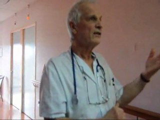 Dr Antoine André, chef du service Médecine, et Mme Duperret, infirmière référente