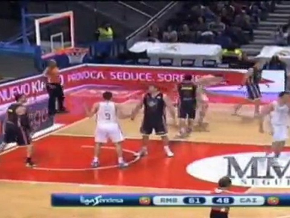 ACB - Carroll wirft Real an die Spitze