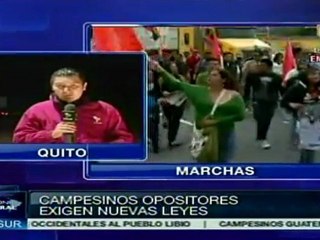 Entrega de títulos de tierra a campesinos en Tungurahua
