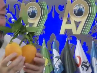 SEYH NAZIM HAZRETLERI ADNAN OKTAR'I HEDIYELERE BOGDU ! (2012)