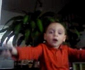 leandro qui ce prend pour un chanteur d'opéra