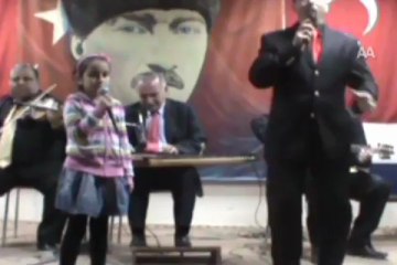 Müftü kahramanlık türküsü söyledi