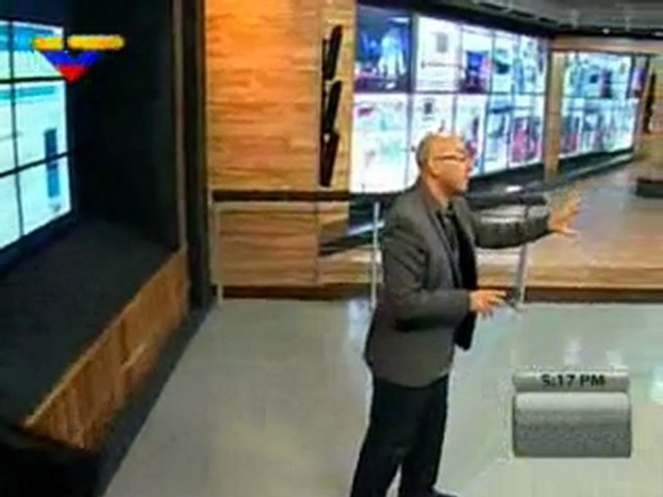 (VIDEO) Cayendo y Corriendo: NuevoHerald revela Plan-B / Rumores=Negocio del agua embotellada / Caricatura racista 19.03.2012  1/2