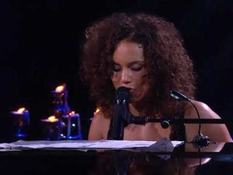 Alicia Keys - Girlfriend (Piano & I: AOL Sessions 1)