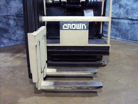 For Sale: 1993 Crown 30TSP-S Turret Lift Truck Very Narrow Isle Forklift Order Picker 3000