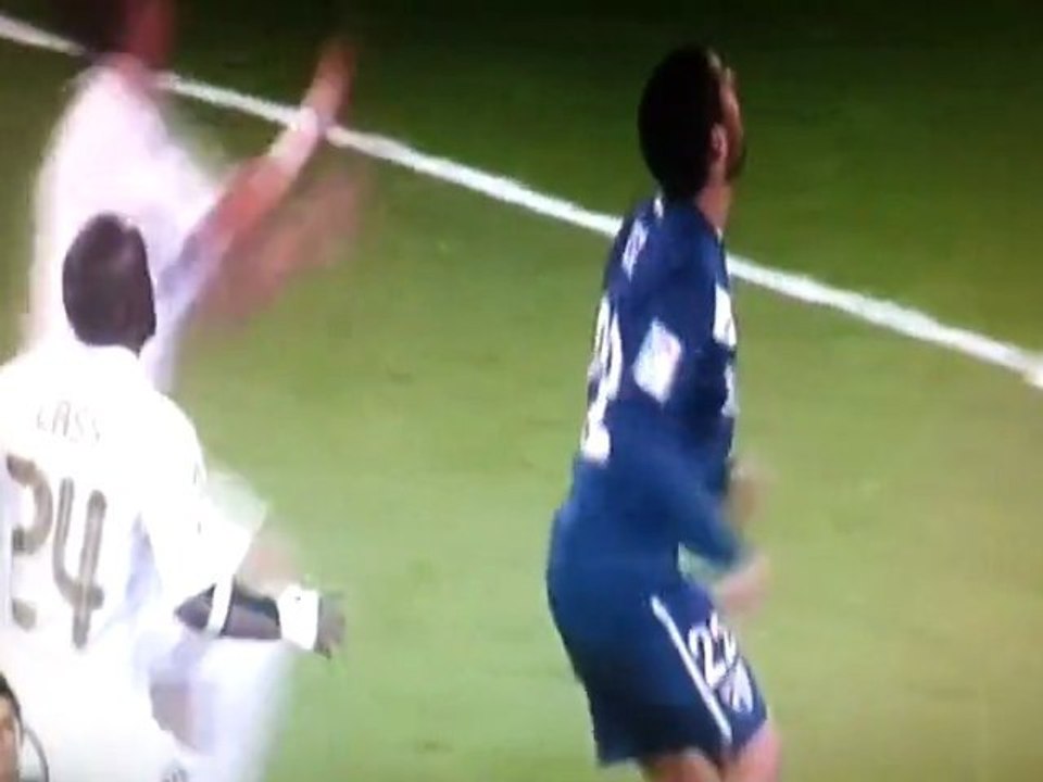 Rodillazo Pepe a Isco