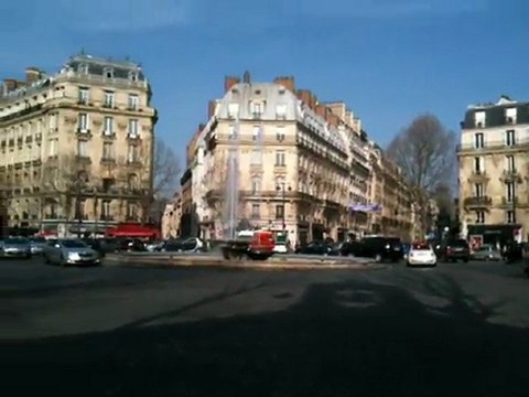 VSAV 71 arrive et se presente avenue Victor Hugo dans le 16 e