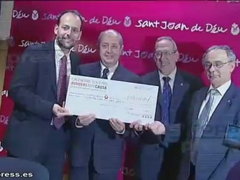 Bomberos y niños, en un calendario solidario