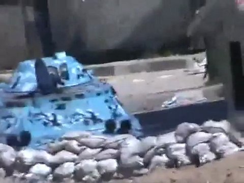 فري برس حمص مدرعات في حي باب الدريب والشبيحة في المكان19 3 2012