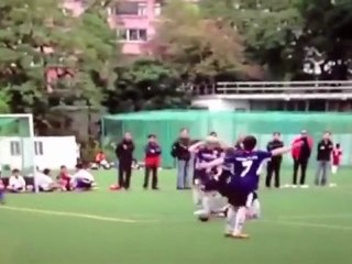 Απίστευτο αντιαθλητικό χτύπημα 10χρονου!!!