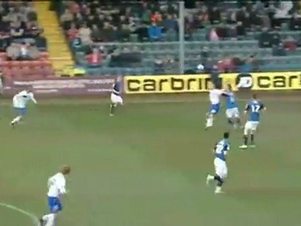 Bóng Ðá _ Shefki Kuqi b-t volley bóng s-ng vào góc xa khung thành d-i phuong