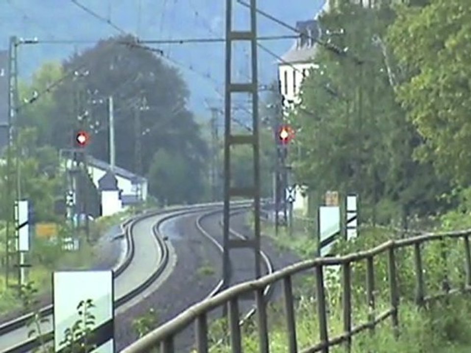 Züge bei Kamp-Bornhofen am Rhein, ICE-T, SBB Cargo Re482, ERS 189, DBAG 189, 145, 3x 428